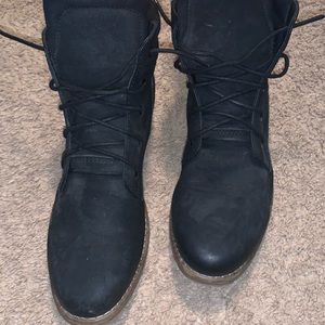 black steve madden ankle boots. size 11